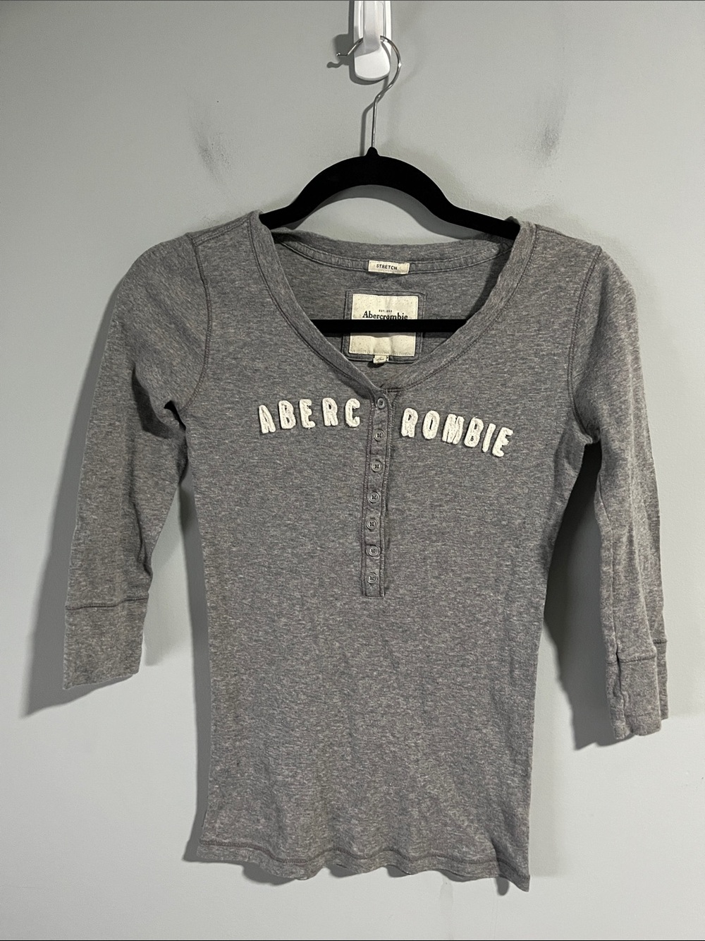 Abercrombie & Fitch 3/4 Length Sleeve Slim Fit Grey Henley Tee